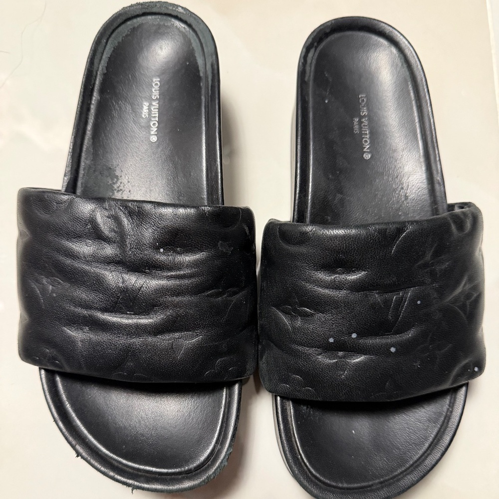 Louis Vuitton slides black size 7